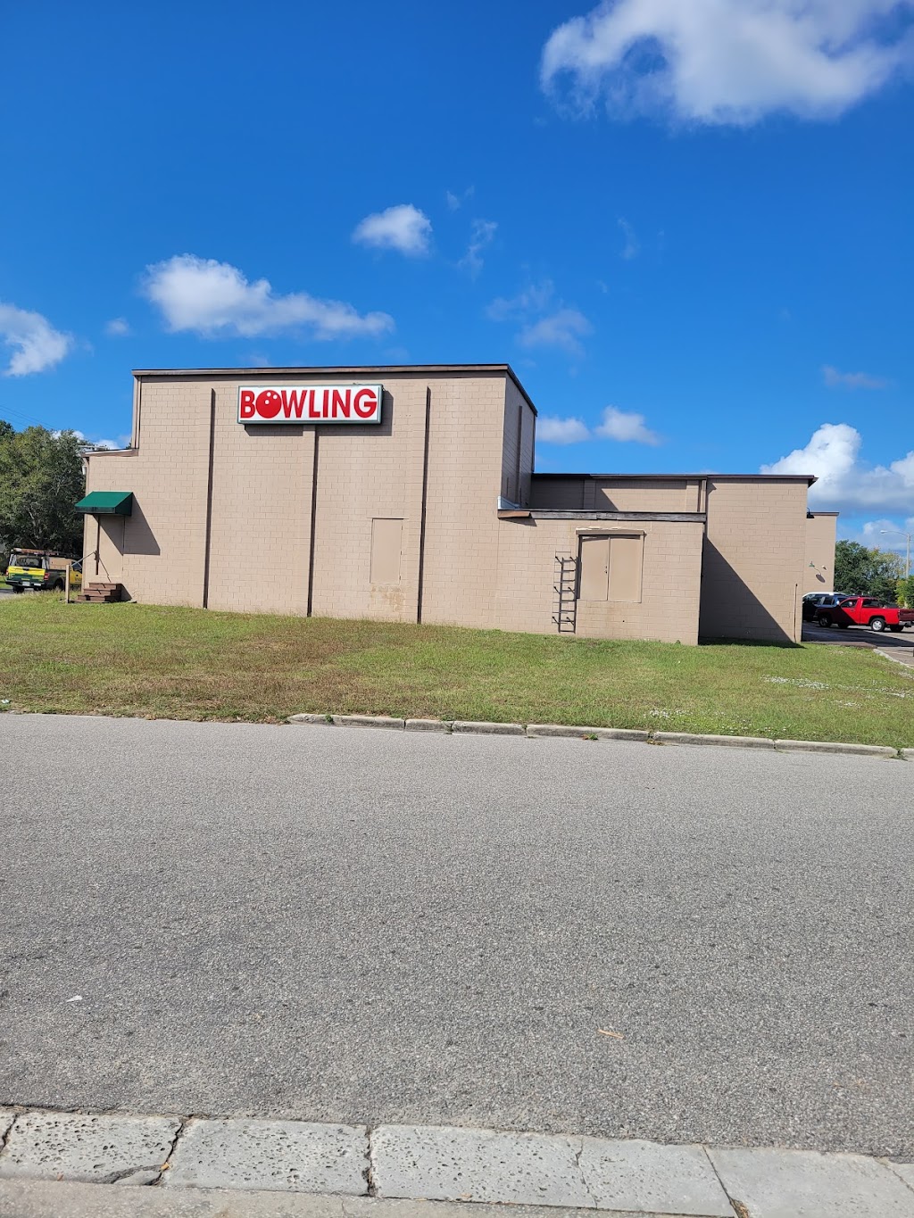 Clermont Bowling Center | 4 Westgate Plaza, Clermont, FL 34711, USA | Phone: (352) 394-2566