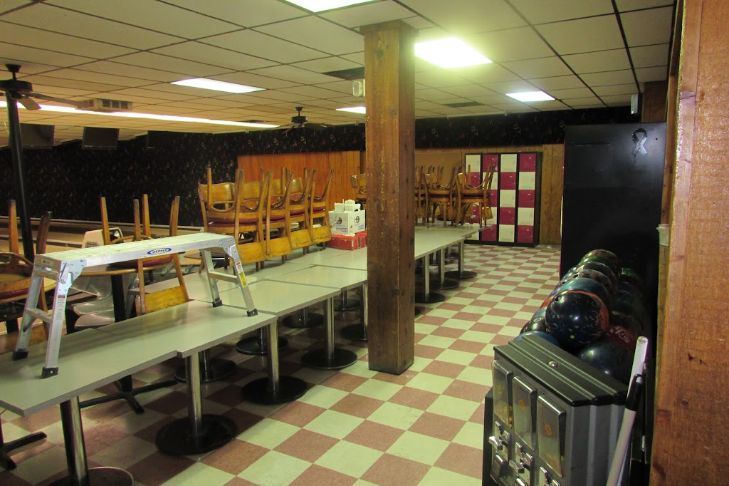 Red Circle Bar & Lanes | 6056 State Rd, Parma, OH 44134, USA | Phone: (440) 558-4141