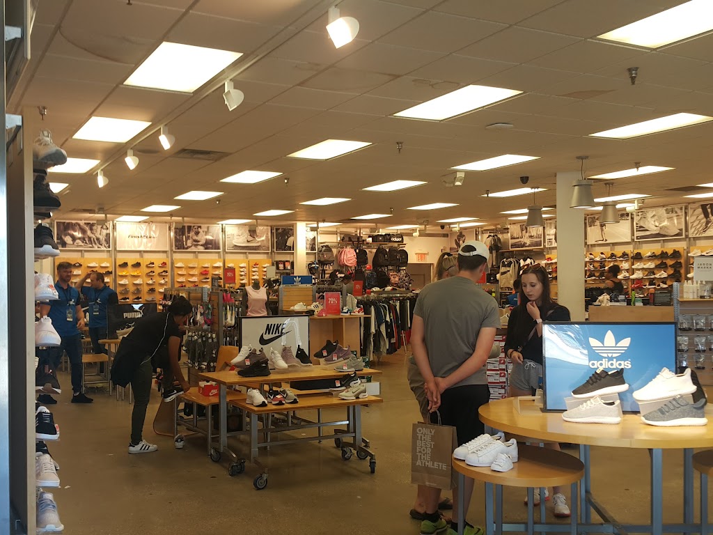 Banana Republic Factory Store | 549 S Chillicothe Rd, Aurora, OH 44202, USA | Phone: (330) 995-9055