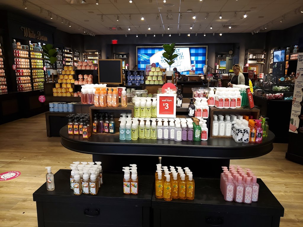 Bath & Body Works | 5446 New Hope Commons Dr, Durham, NC 27707, USA | Phone: (919) 768-4562