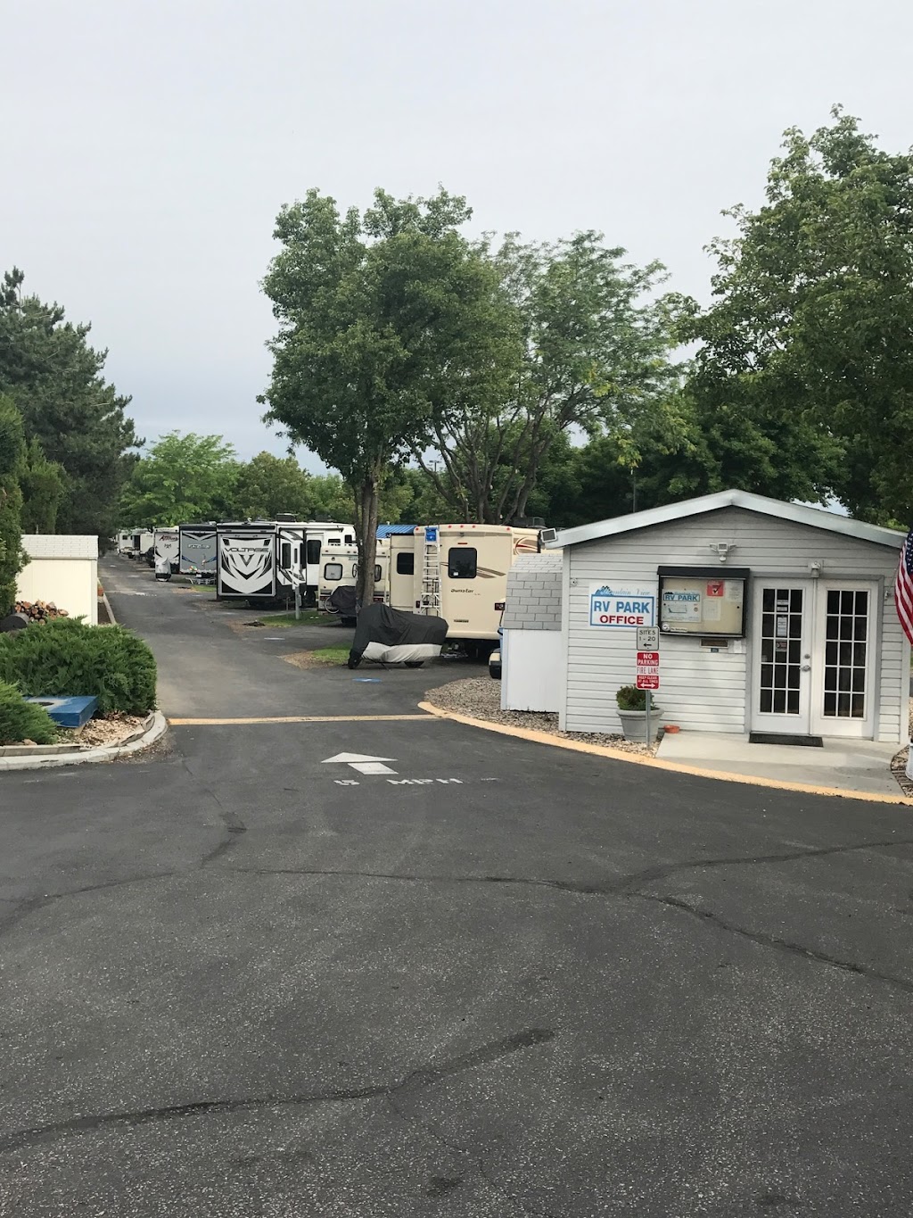 Mountain View RV Park | 2040 W Airport Way, Boise, ID 83705, USA | Phone: (208) 345-4141