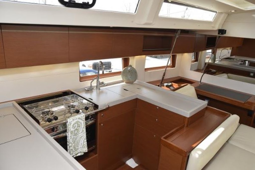 Annapolis Yacht Sales | 389 Deale Rd Building #13 2nd Floor, Tracys Landing, MD 20779, USA | Phone: (410) 267-8181