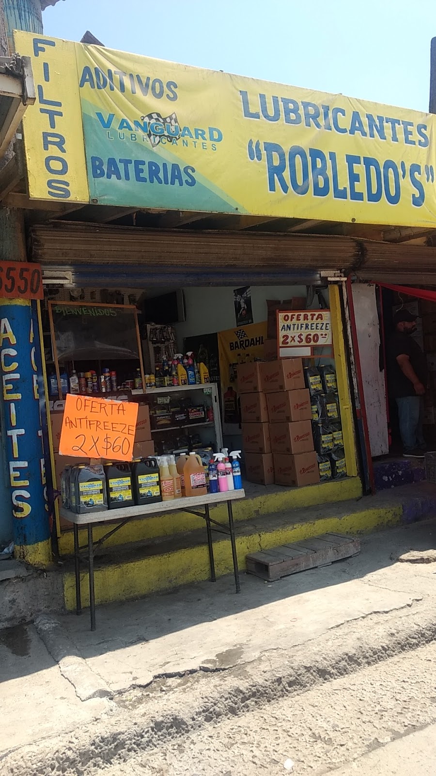 Aceites y Baterías Robledos | Av Murua viejo 16550, Murua Oriente, 22469 Tijuana, B.C., Mexico | Phone: 664 419 6327