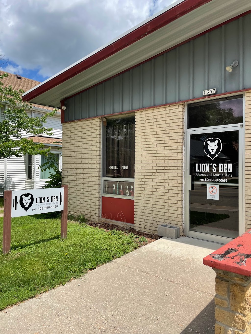 Lions Den Fitness and Martial Arts | 1337 Mills St, Black Earth, WI 53515, USA | Phone: (608) 259-6569