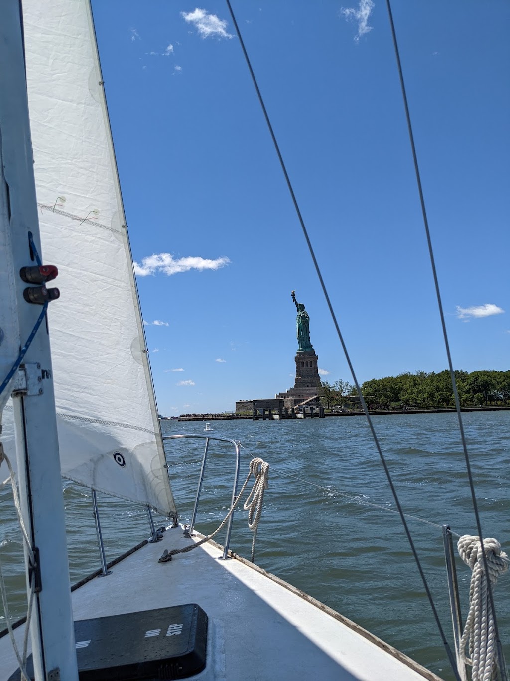 Atlantic Yachting - Tribeca | Pier 25, New York, NY 10013, USA | Phone: (212) 518-4604