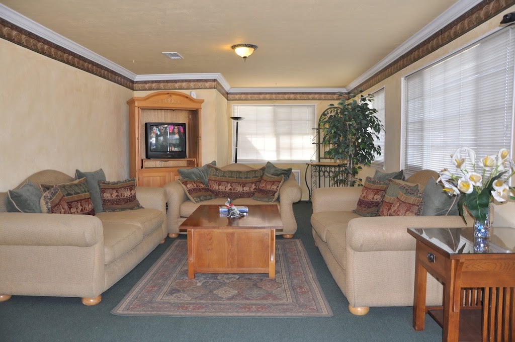 Travelers Inn | 1106 W Yosemite Ave, Manteca, CA 95337, USA | Phone: (209) 823-3141