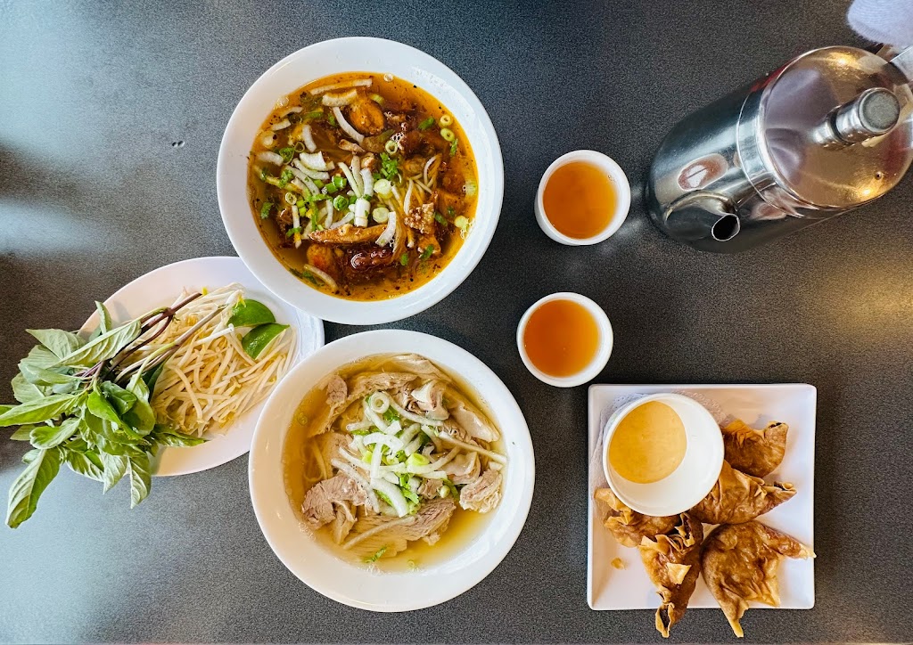 Pho Vietnam 3969 | 3969 Montrose Rd, Niagara Falls, ON L2H 3A1, Canada | Phone: (905) 371-9999