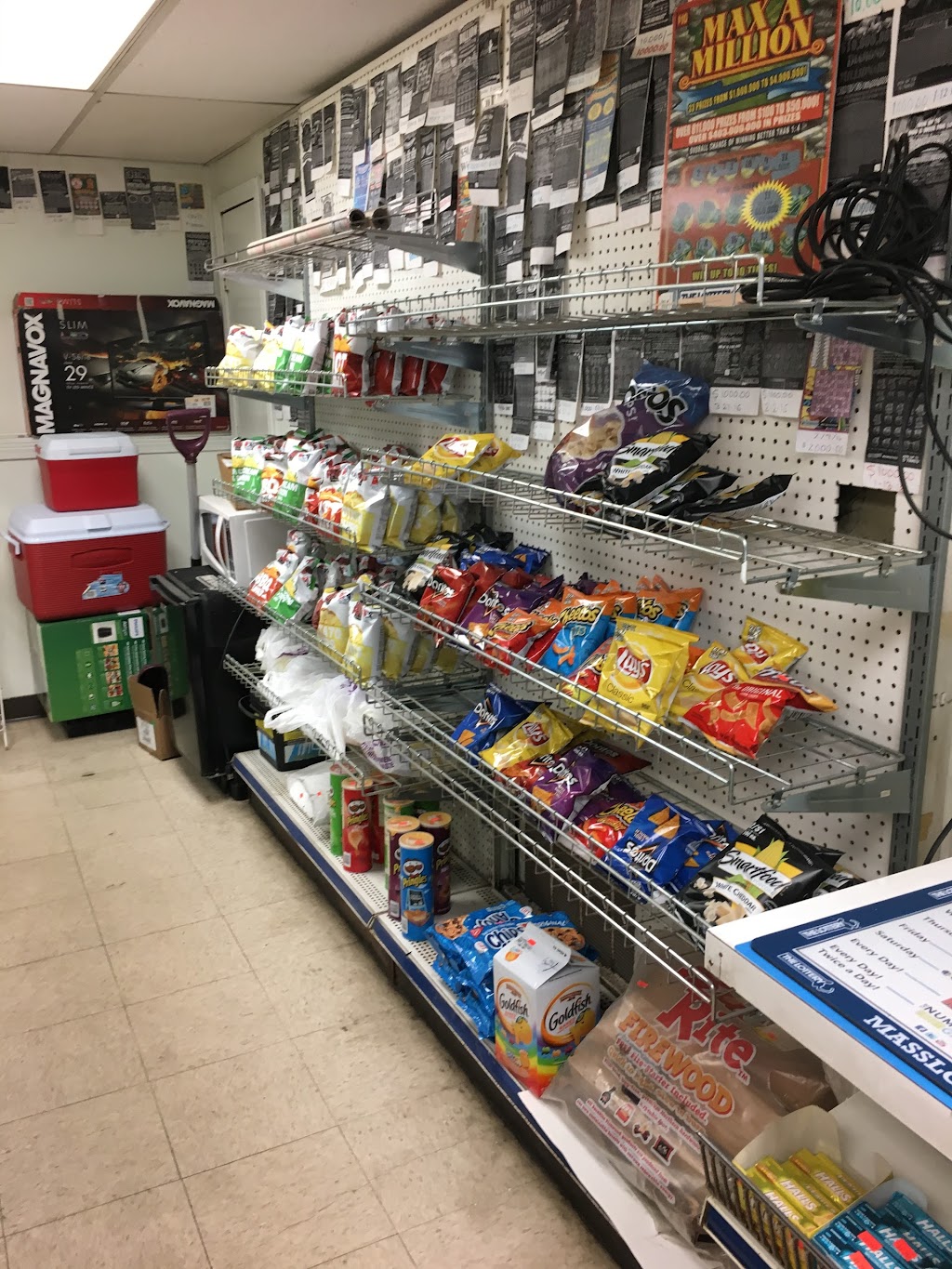 Salem Variety Store | 222 Salem St, Wakefield, MA 01880 | Phone: (781) 246-2958