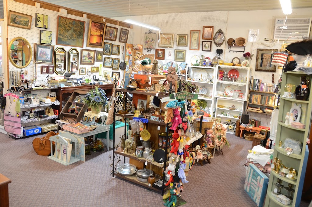 Lighthouse Antique Mall Too | 18395 W Frontage Rd, Litchfield, IL 62056, USA | Phone: (217) 324-6111