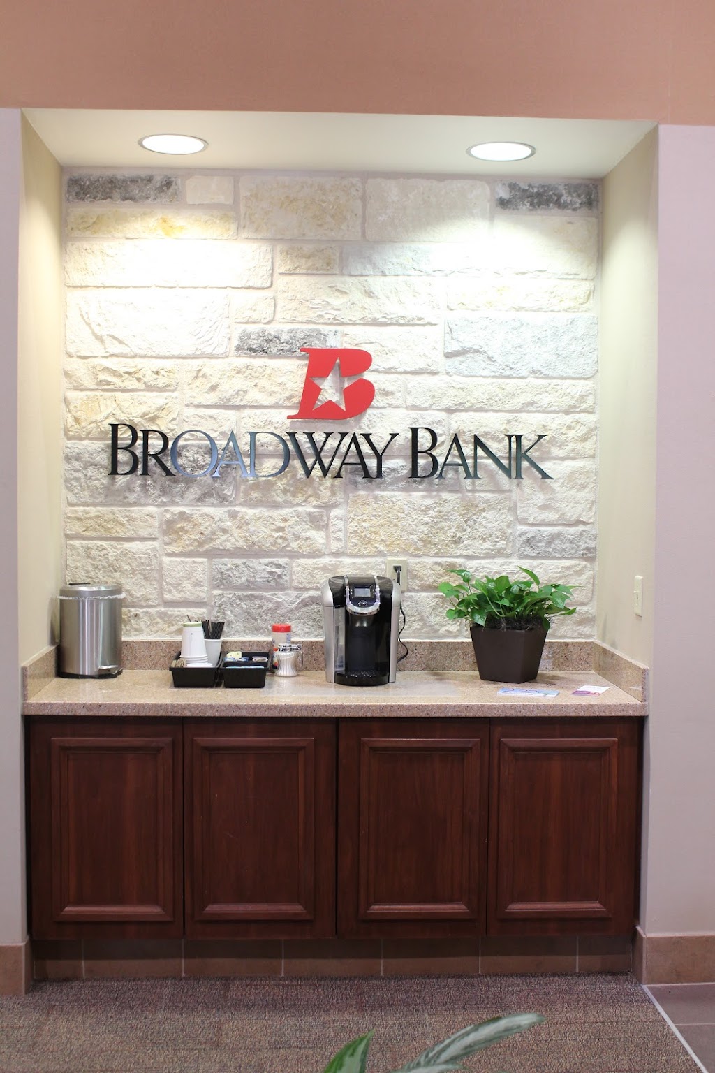 Broadway Bank - Bee Cave Financial Center | 12101 Bee Caves Rd building 3, Bee Cave, TX 78738 | Phone: (512) 465-6510