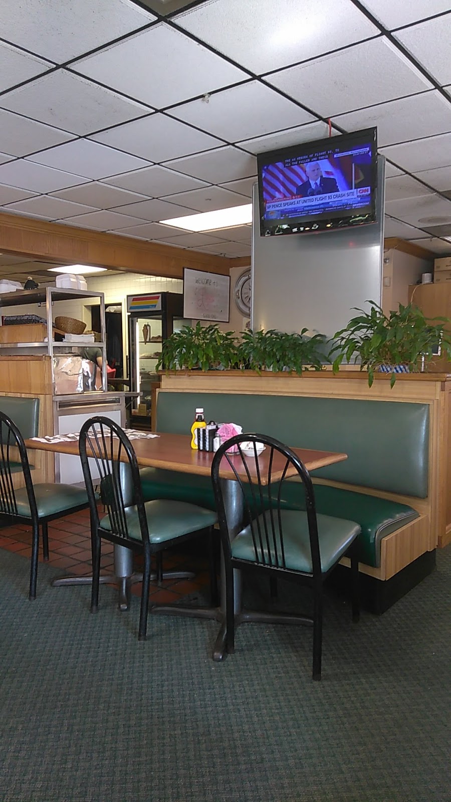 Leons Family Dining | 28904 W Seven Mile Rd, Livonia, MI 48152, USA | Phone: (248) 478-7811