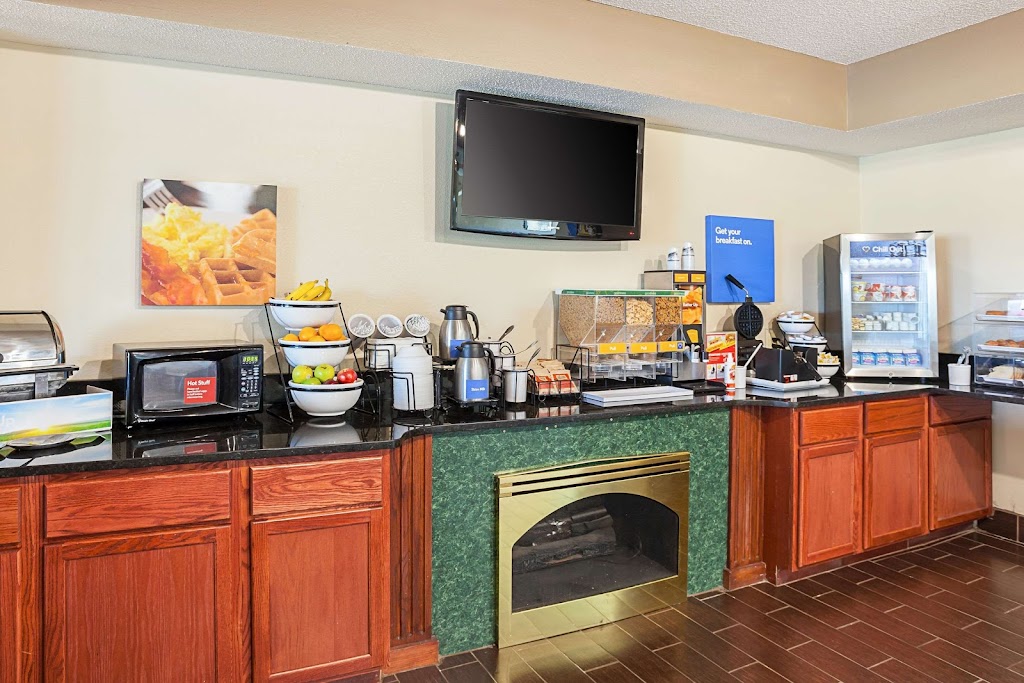 Comfort Inn Lincoln I-80 | 1010 W Bond St, Lincoln, NE 68521, USA | Phone: (402) 858-0610