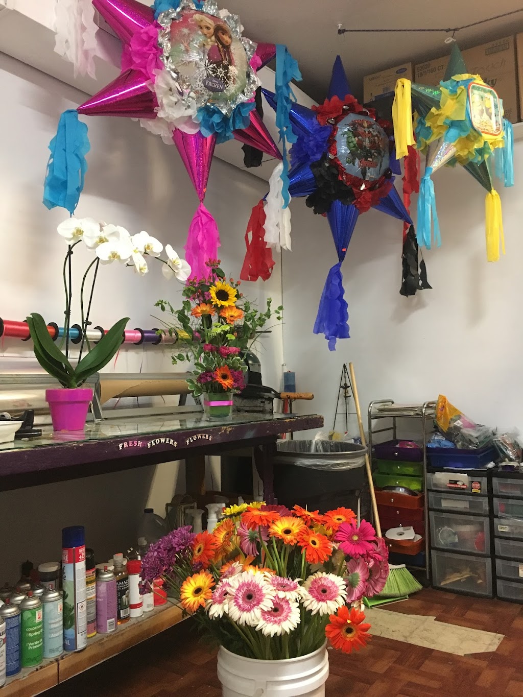 Las Palmas Flowers & Party Supplies | 1256 N Edgemont St Suite 1, Los Angeles, CA 90029 | Phone: (323) 667-1327