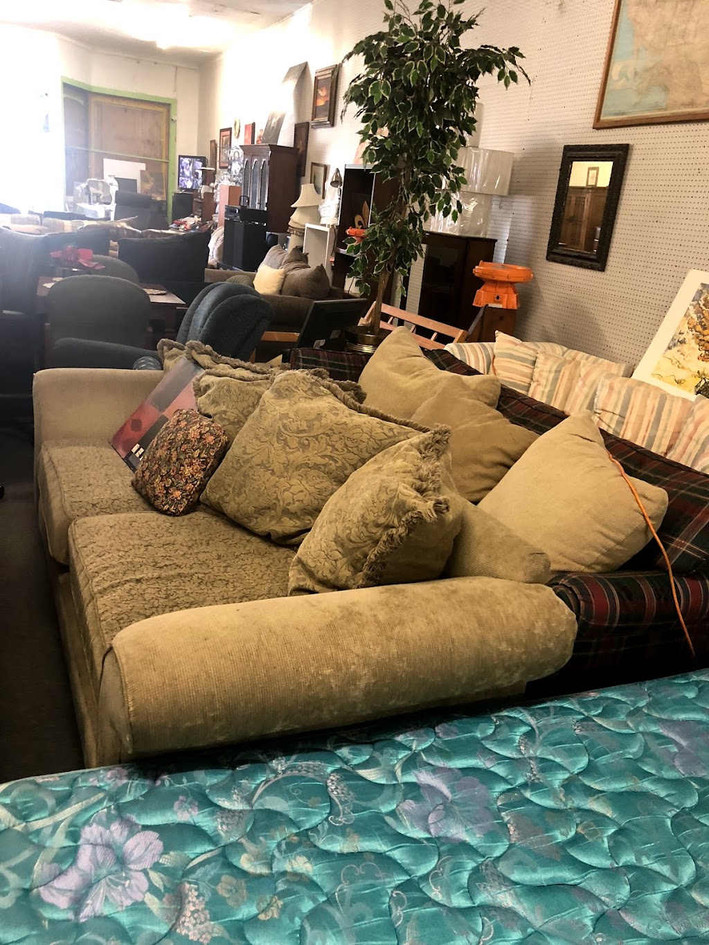 Furniture Angeles #2 | 2316 Airline Dr, Kenner, LA 70062, USA | Phone: (504) 259-9747