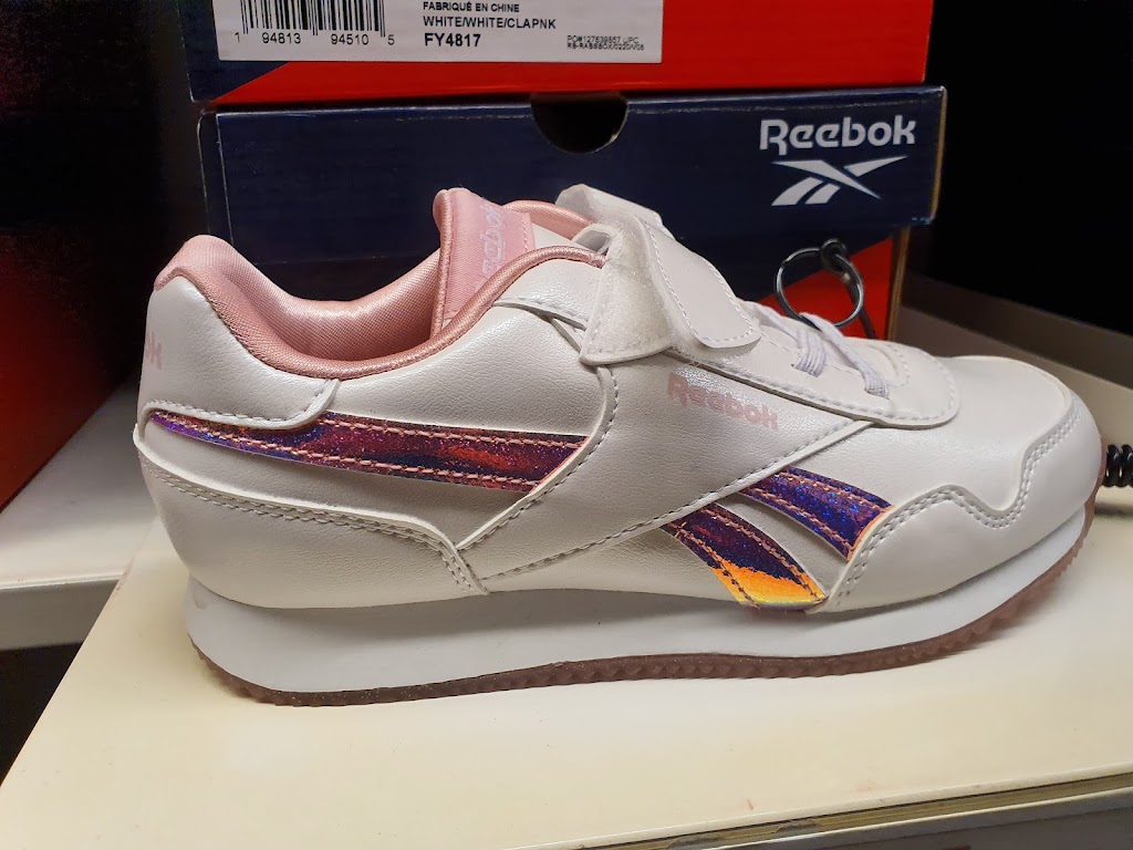 Reebok Outlet Store | 4015 I-35 #332, San Marcos, TX 78666, USA | Phone: (512) 396-5588