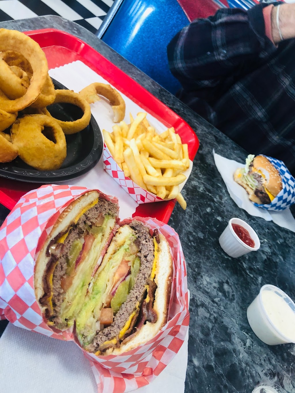 Legends Burgers | 8775 Base Line Rd, Rancho Cucamonga, CA 91730, USA | Phone: (909) 727-8220