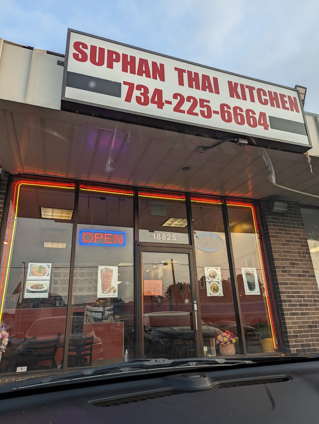 Suphan Thai Kitchen | 18825 Eureka Rd, Southgate, MI 48195, USA | Phone: (734) 225-6664
