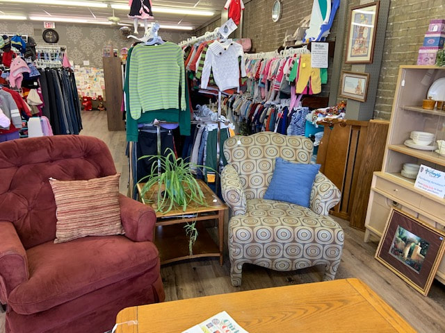 Simply Thrift | 151 Stark St, Randolph, WI 53956, USA | Phone: (920) 326-3510