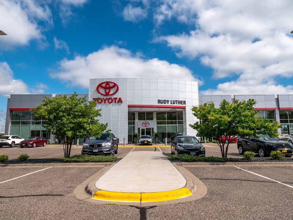 Rudy Luther Toyota Service Department | 8805 Wayzata Blvd, Golden Valley, MN 55426, USA | Phone: (833) 598-0219