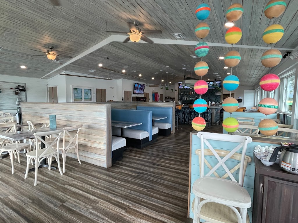 Buoys Waterfront Bar and Grill | 677 75th Ave, St Pete Beach, FL 33706, USA | Phone: (727) 939-2369