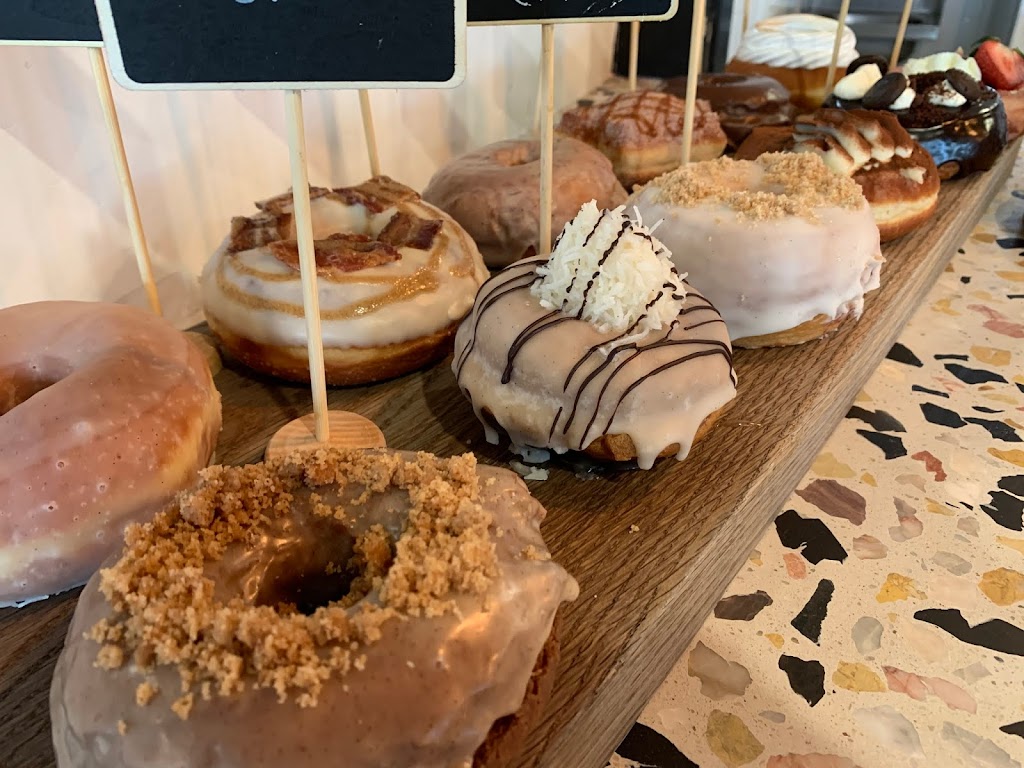 The Salty Donut | 414 W Davis St, Dallas, TX 75208, USA | Phone: (972) 707-9889