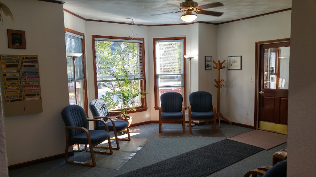 Felicijan Chiropractic Office | 124 2nd St, Pardeeville, WI 53954 | Phone: (608) 429-3323