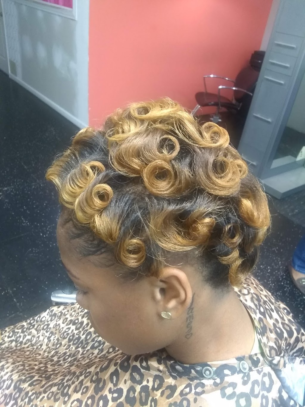 Strands Salon | 1741 Metropolitan Pkwy SW, Atlanta, GA 30315, USA | Phone: (404) 753-0775