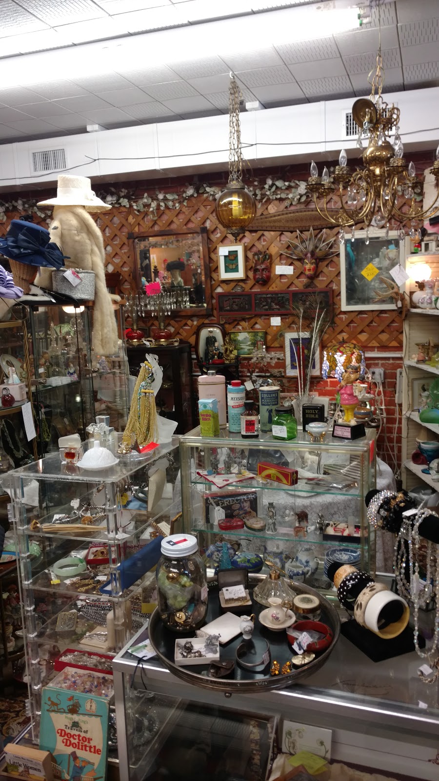 The Vogelsang Antique Emporium | 1909 Avenue G, Rosenberg, TX 77471, USA | Phone: (281) 342-6804