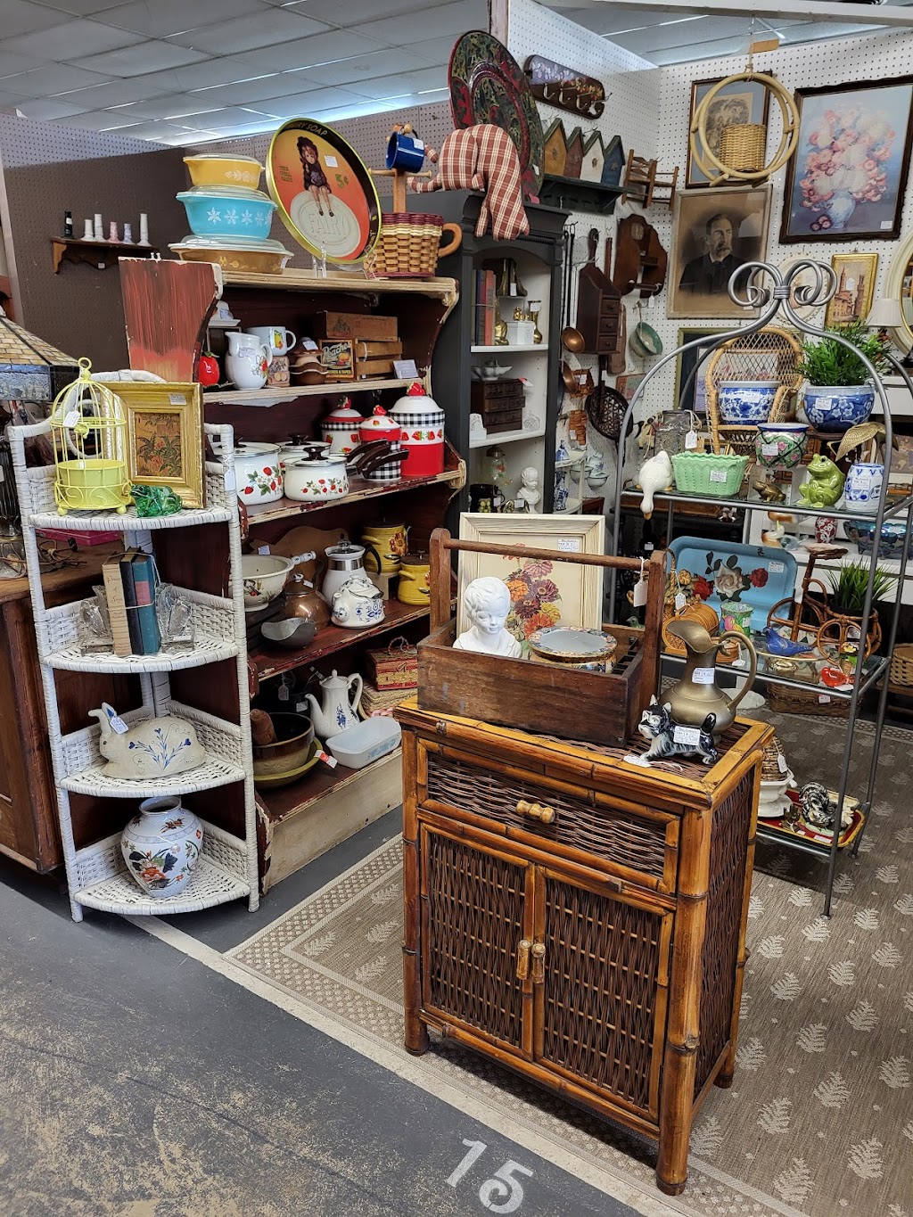 Mr. Darbys Antique & Collectible Emporium | 8574 Market St, Boardman, OH 44512, USA | Phone: (330) 953-3226