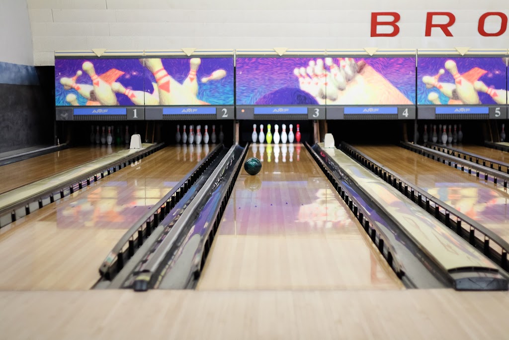 Brown Deer Lanes | 4715 W Bradley Rd, Milwaukee, WI 53223, USA | Phone: (414) 354-4730