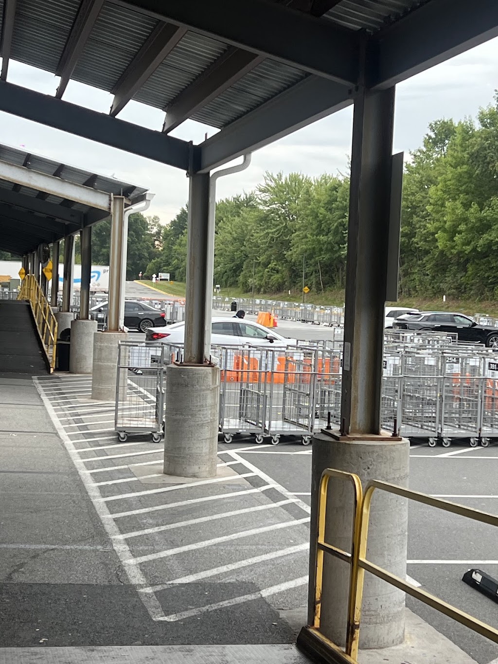 AMAZON PHL1 | 1 Centerpoint Blvd, New Castle, DE 19720, USA | Phone: (206) 266-1000