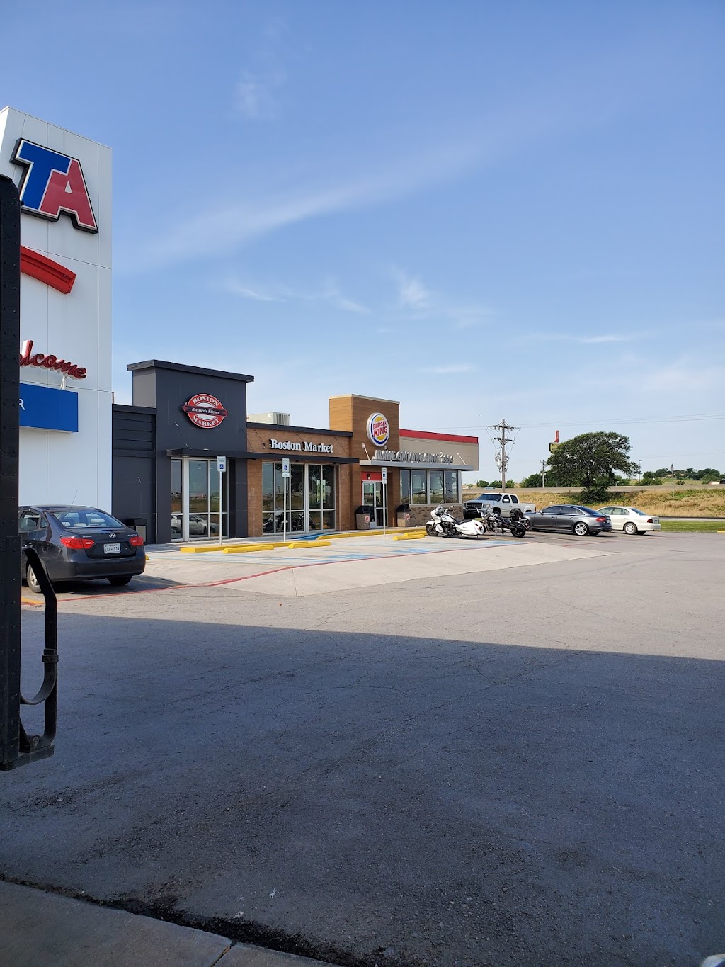 Burger King | 6420 N Interstate 35, Denton, TX 76207, USA | Phone: (940) 383-1458