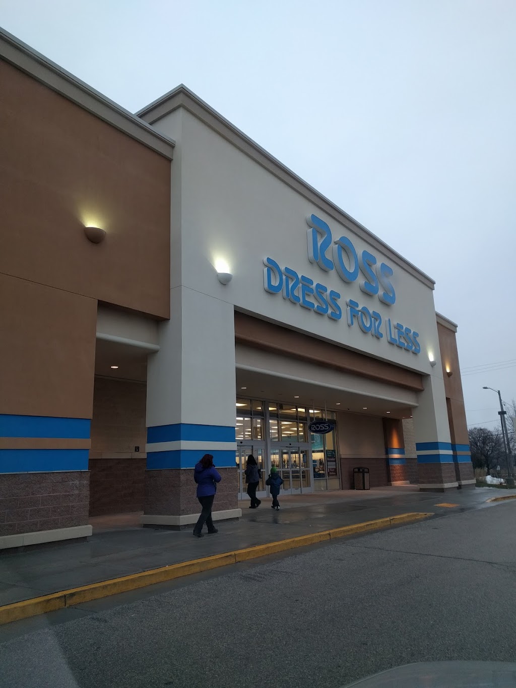 Ross Dress for Less | 3533 S 27th St, Milwaukee, WI 53221, USA | Phone: (414) 645-0111