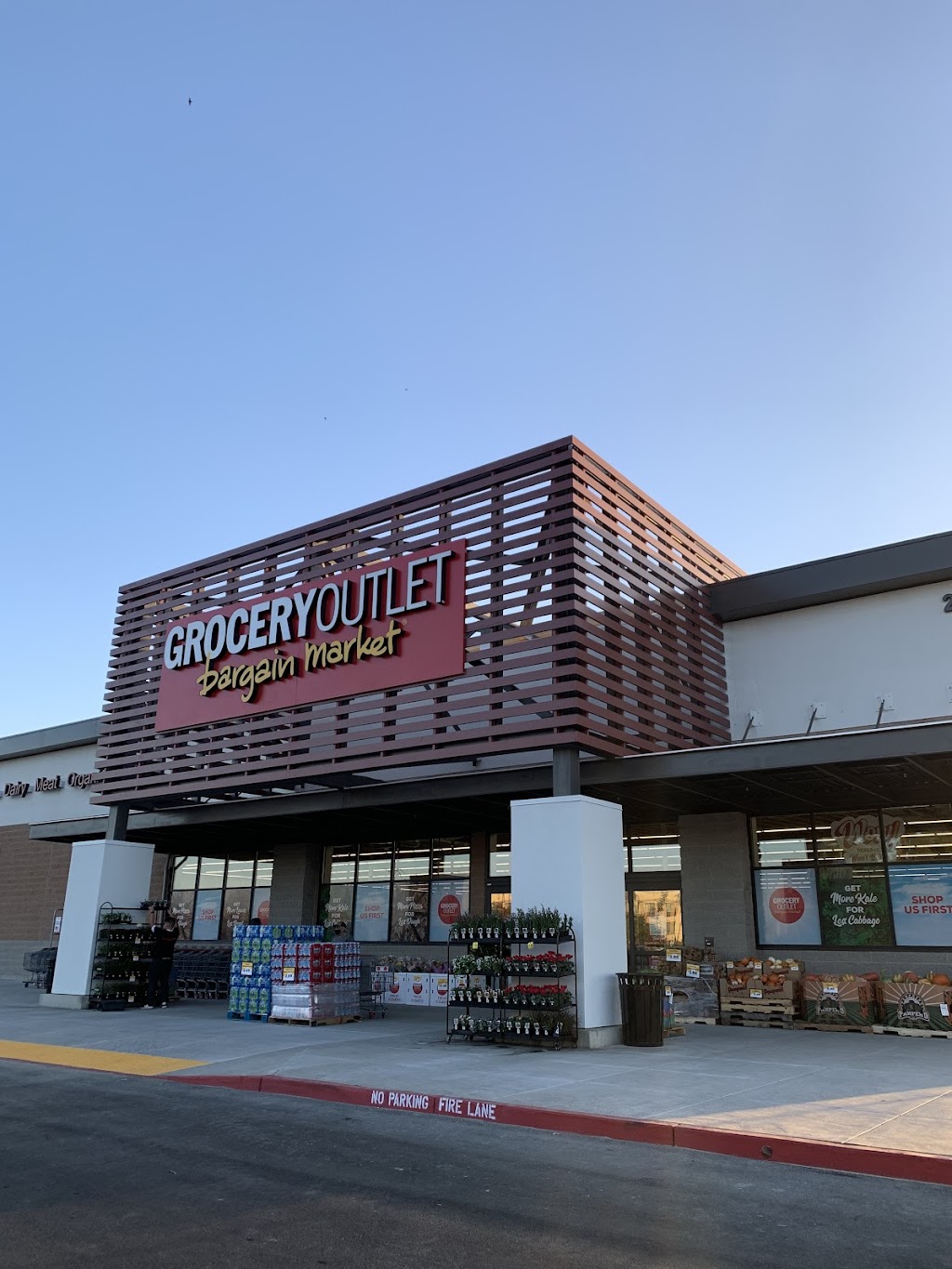Grocery Outlet | 2400 N 1st St, Dixon, CA 95620, USA | Phone: (707) 676-5556