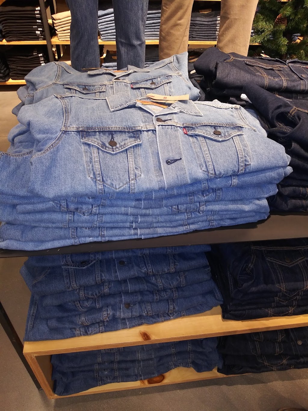 Levis Outlet Store | 6401 Marana Center Blvd Suite 105, Tucson, AZ 85742, USA | Phone: (520) 918-5519