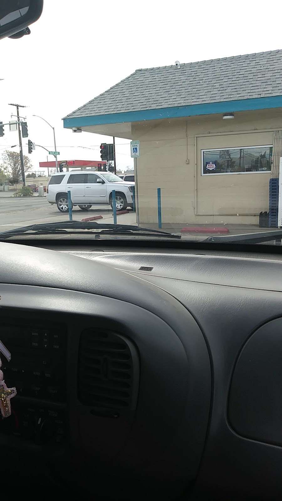 Haris Market | 814 E Date Ave, Porterville, CA 93257, USA | Phone: (559) 783-0787