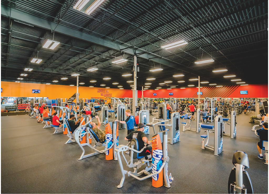 Crunch Fitness - Riverview | 10615 Big Bend Rd, Riverview, FL 33579, USA | Phone: (813) 488-1118