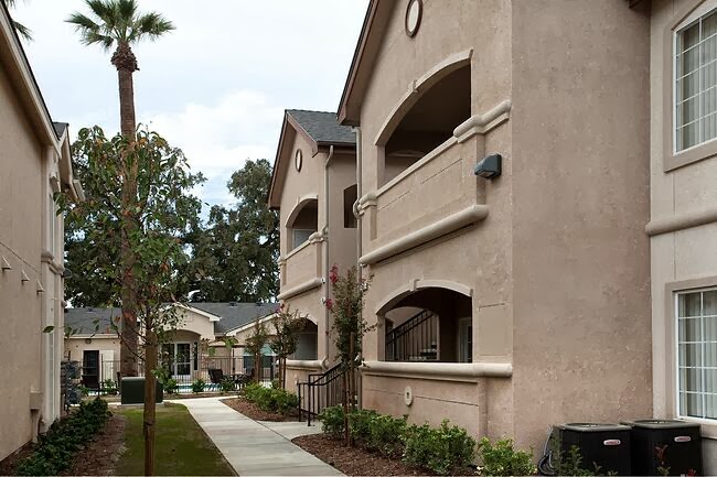 Valley Oak Apartments LLC | 1165 E Hanford Armona Rd #100, Lemoore, CA 93245, USA | Phone: (559) 924-8888