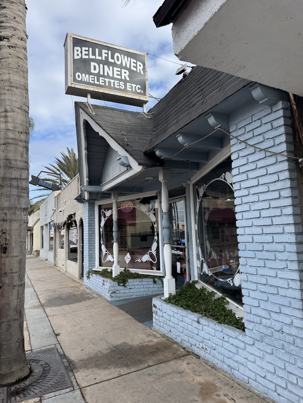 Bellflower Diner | 17018 Bellflower Blvd, Bellflower, CA 90706, USA | Phone: (562) 866-0533