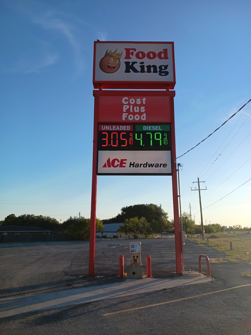 Phillips 66 | 100 E Colonial Pkwy, Devine, TX 78016, USA | Phone: (830) 663-4252