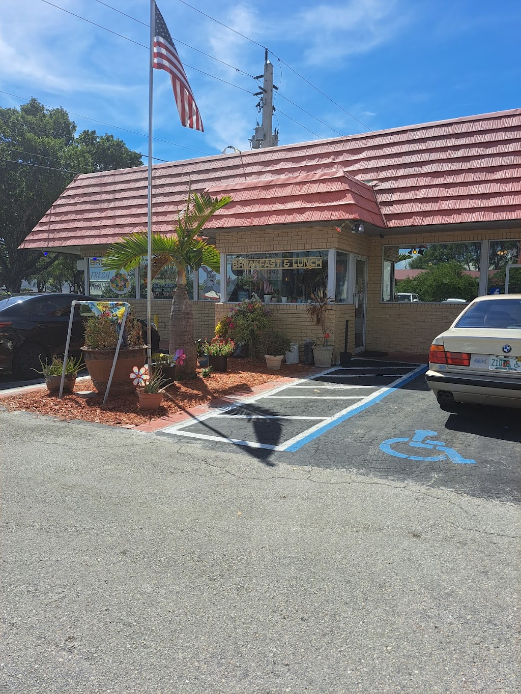 Michaels Family Restaurant | 3685 N Federal Hwy, Pompano Beach, FL 33064, USA | Phone: (954) 942-0840