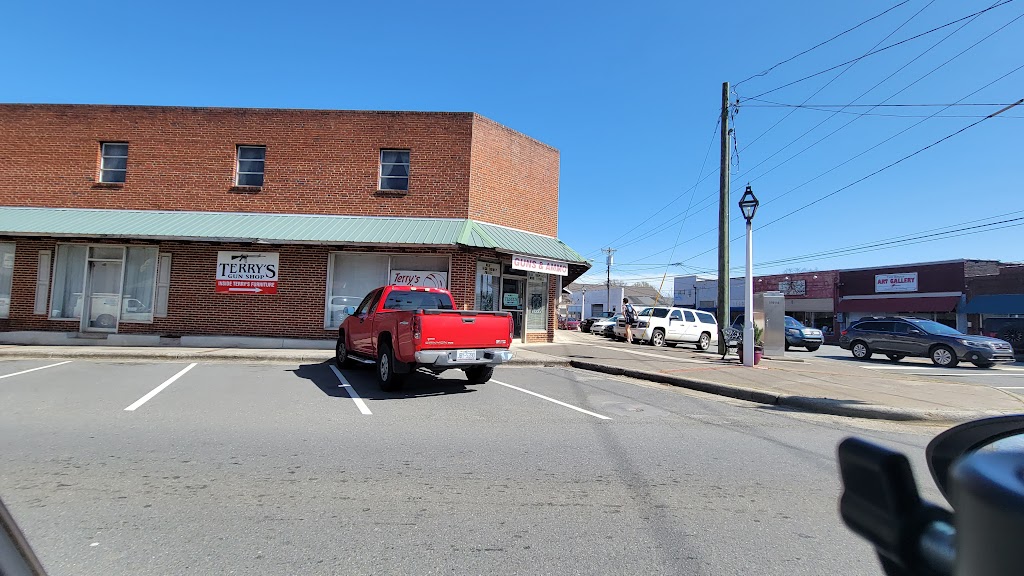 Terrys Furniture | 101 E Dalton Rd, King, NC 27021, USA | Phone: (336) 983-4869