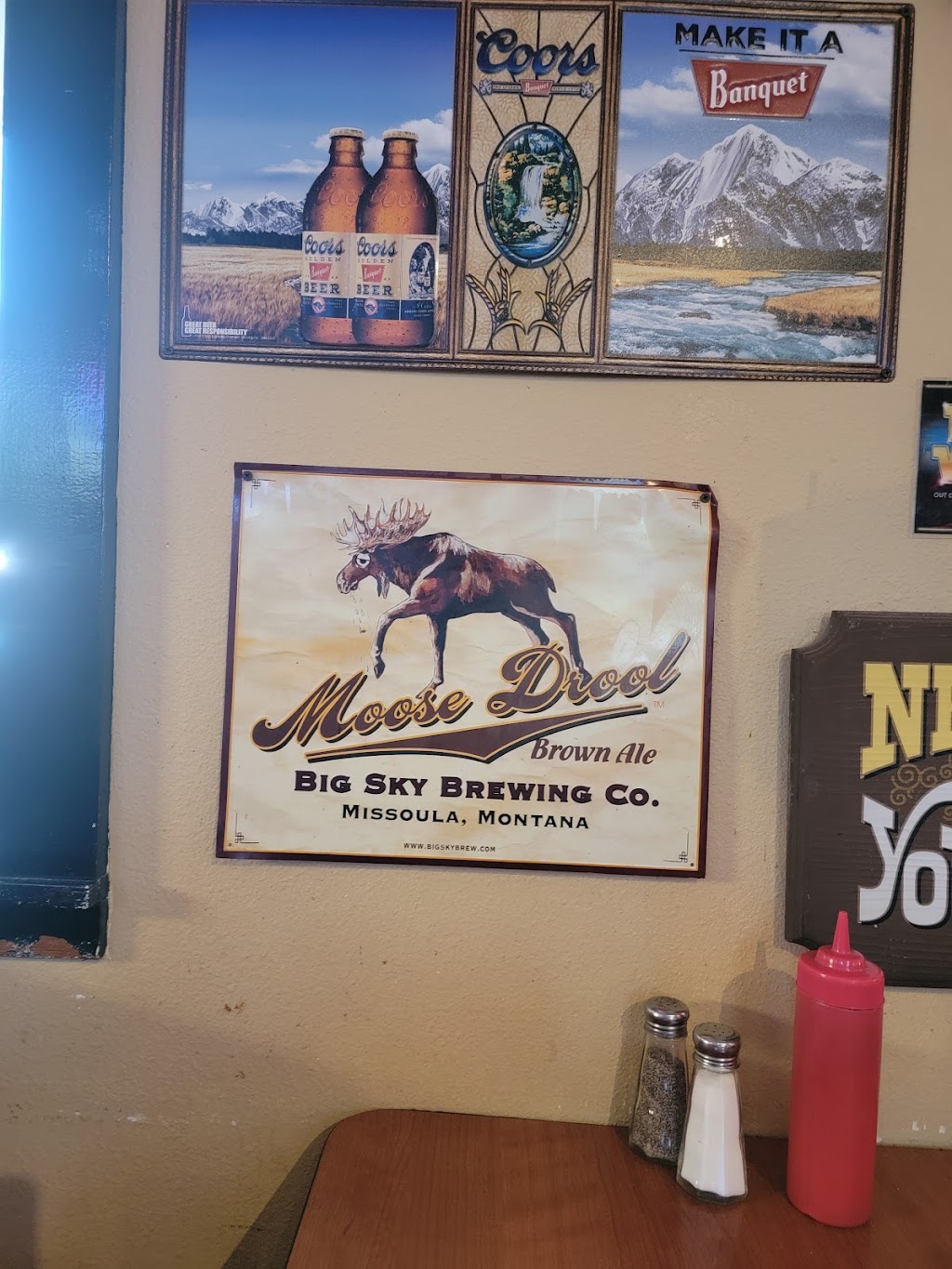 Fat Moose Bar & Grill | 1382 Lewis River Rd, Woodland, WA 98674, USA | Phone: (360) 225-7944