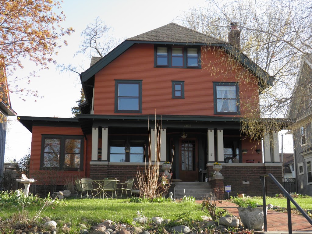 Como Lake B&B | 1205 W Como Blvd, St Paul, MN 55103, USA | Phone: (651) 402-7930