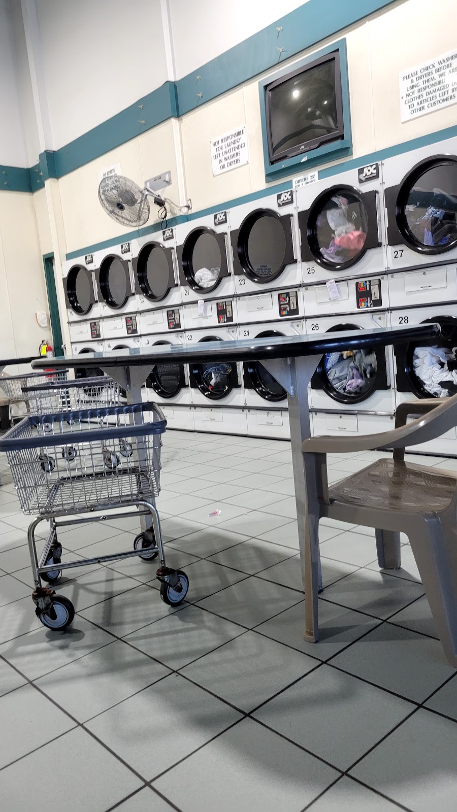 Amityville Laundromat | 720 Broadway, Amityville, NY 11701, USA | Phone: (631) 789-8740