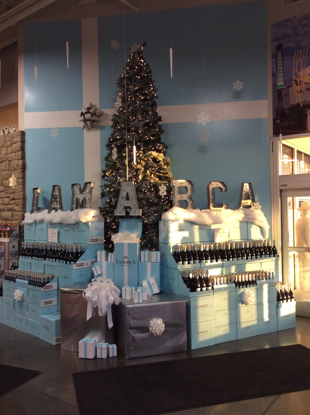 Lukas Wine & Spirits Superstore | 13657 Washington St, Kansas City, MO 64145, USA | Phone: (816) 942-8523