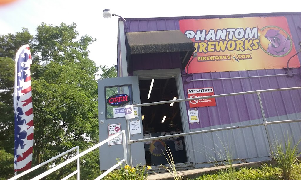 Phantom Fireworks of Lawrenceburg | 1670 US-50, Lawrenceburg, IN 47025, USA | Phone: (812) 537-4005