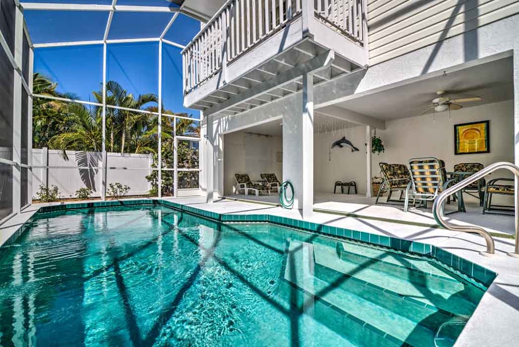 A Paradise Vacation Rentals | 5201 Gulf Dr, Holmes Beach, FL 34217, USA | Phone: (800) 237-2252