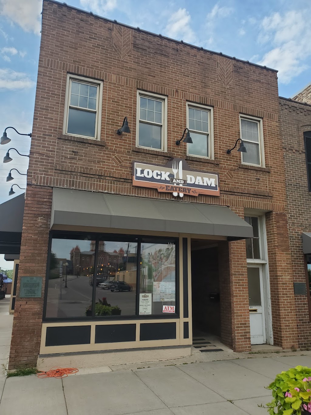 Lock & Dam Eatery | 101 2nd St E, Hastings, MN 55033, USA | Phone: (651) 319-0906