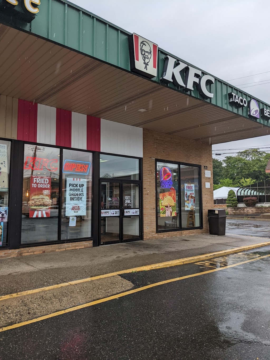 KFC | 347 Ramapo Valley Rd, Oakland, NJ 07436, USA | Phone: (201) 644-0434